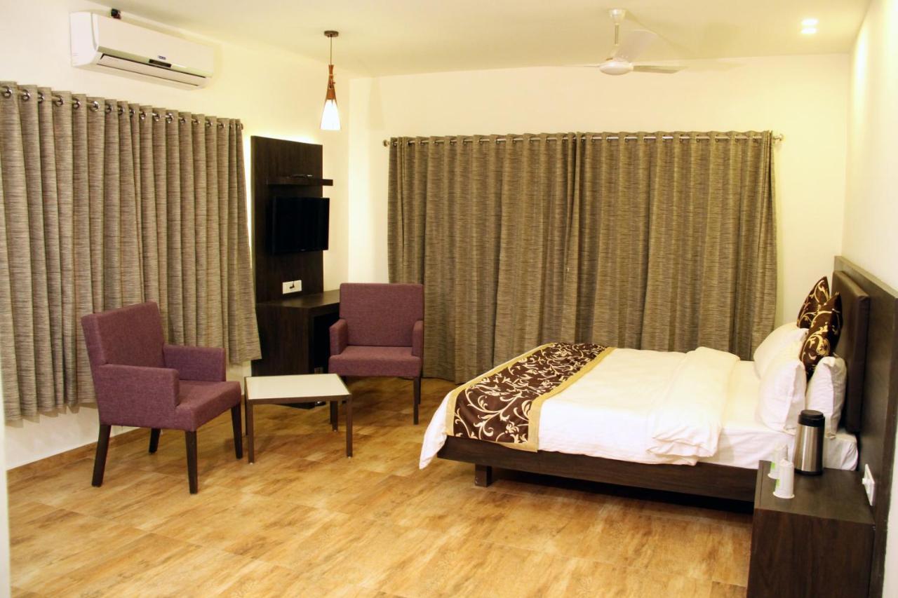 Hotel Aditya Talala Экстерьер фото